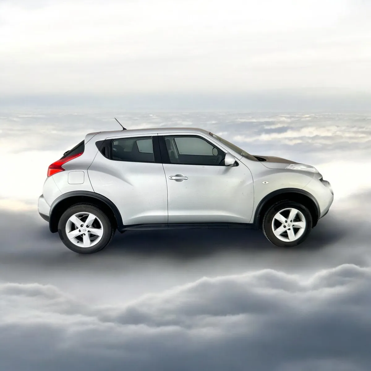 2014 Nissan Juke 1.6 XE petrol only 70,619 miles - Image 2