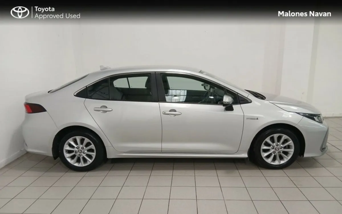 Toyota Corolla COROLLA HYB LUNA SALOON - Image 3