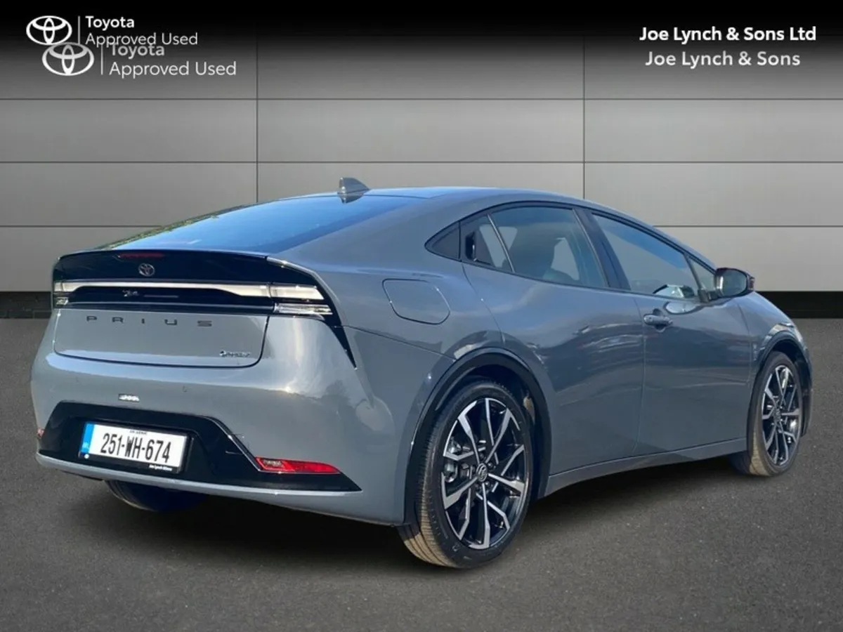 Toyota Prius PRIUS PLUG-IN HYBRID - Image 2