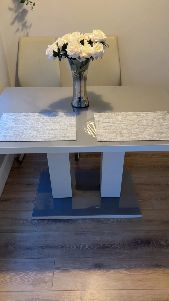 Dining table - Image 2