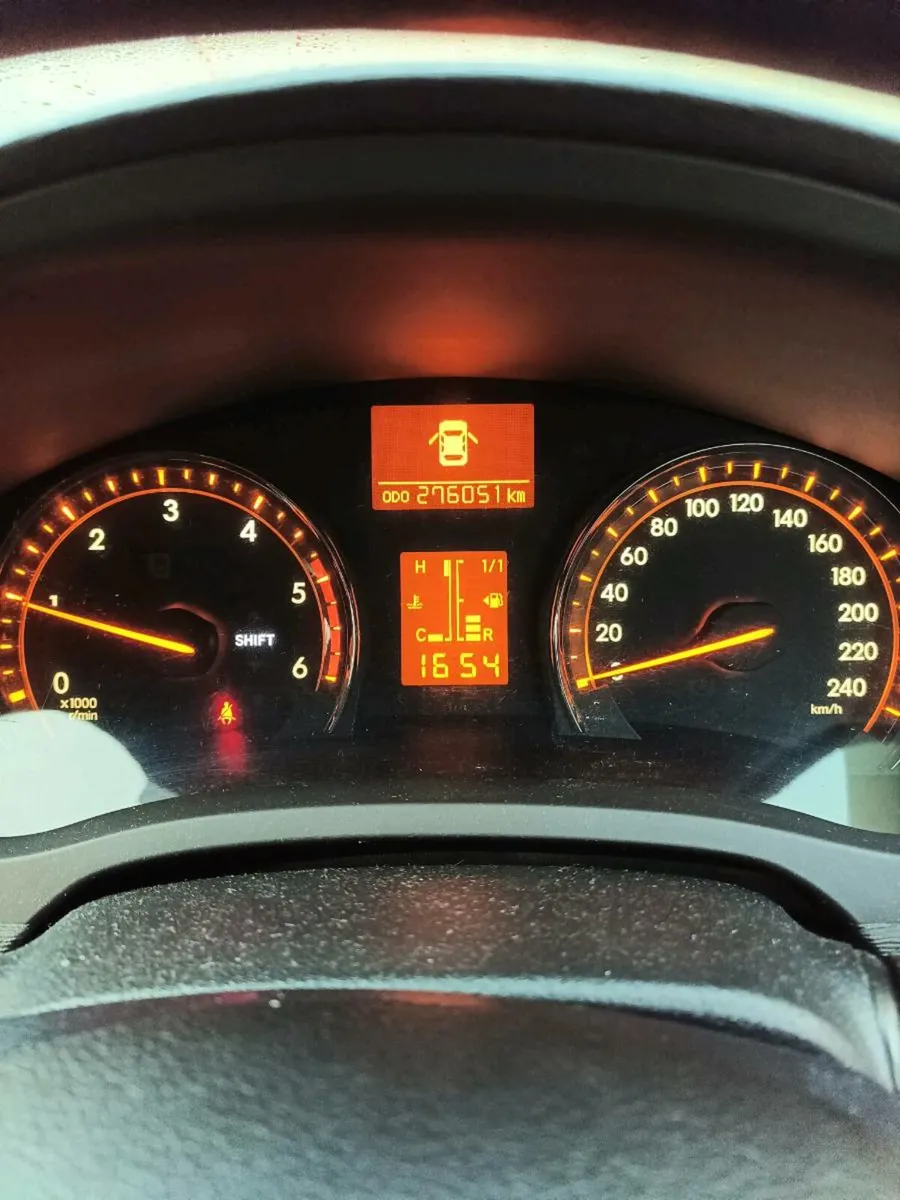 Toyota Avensis Aura 2.0 - Image 3