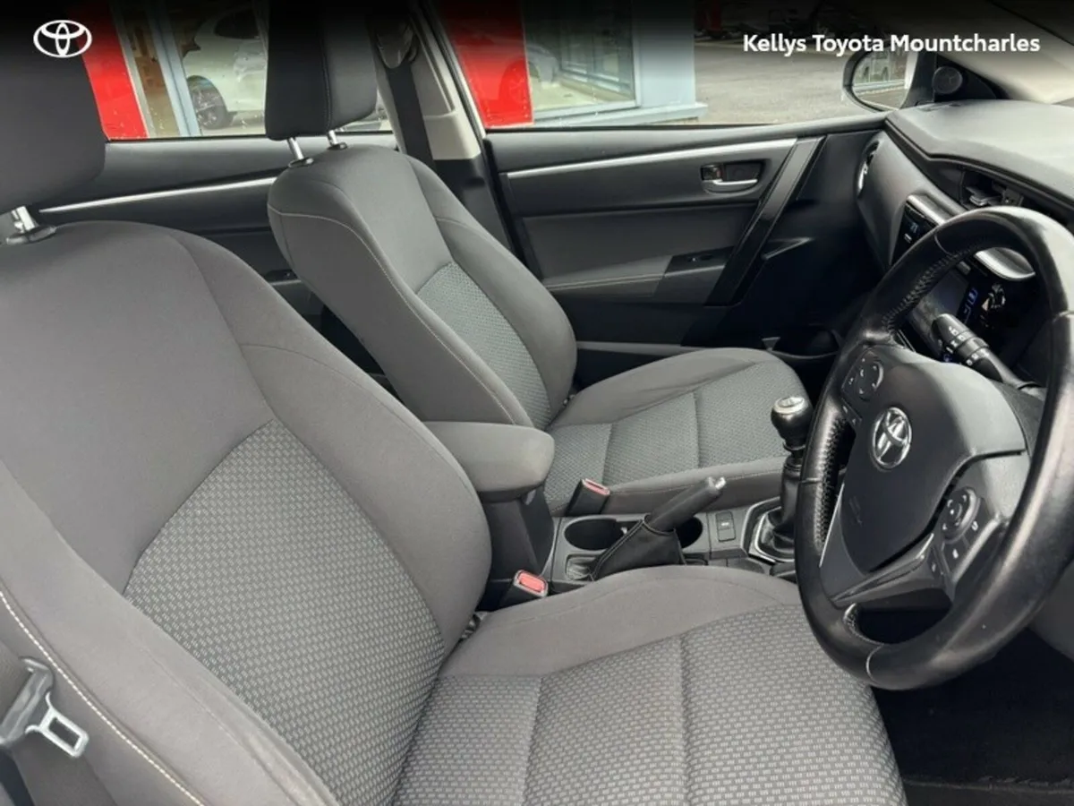 Toyota Corolla COROLLA 1.4 D4D LUNA - Image 3