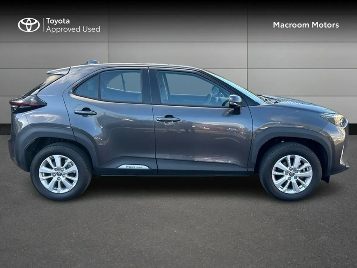 Toyota Yaris Cross END OF YEAR CLEARANCE SALE! YAR - Image 3