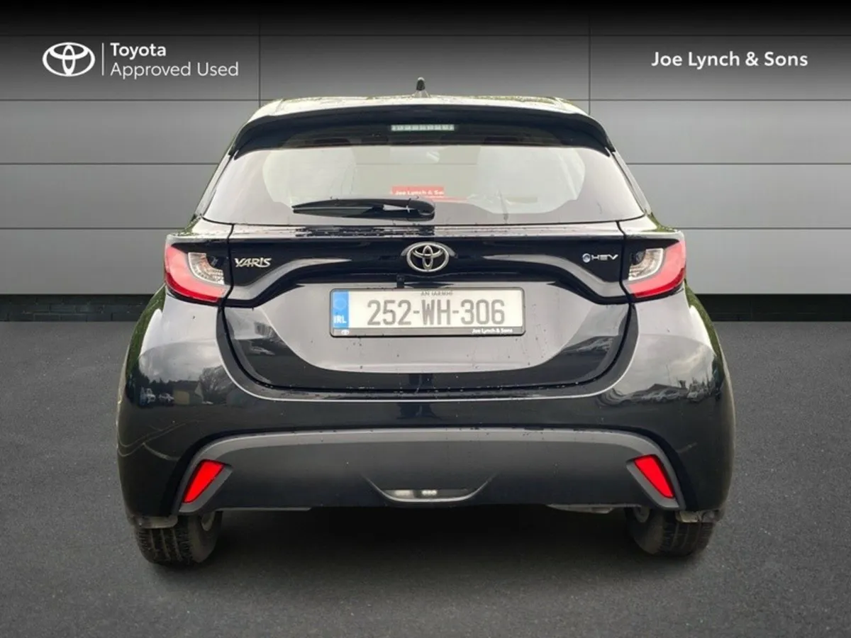 Toyota Yaris YARIS HYBRID 1.5 LUNA - Image 4
