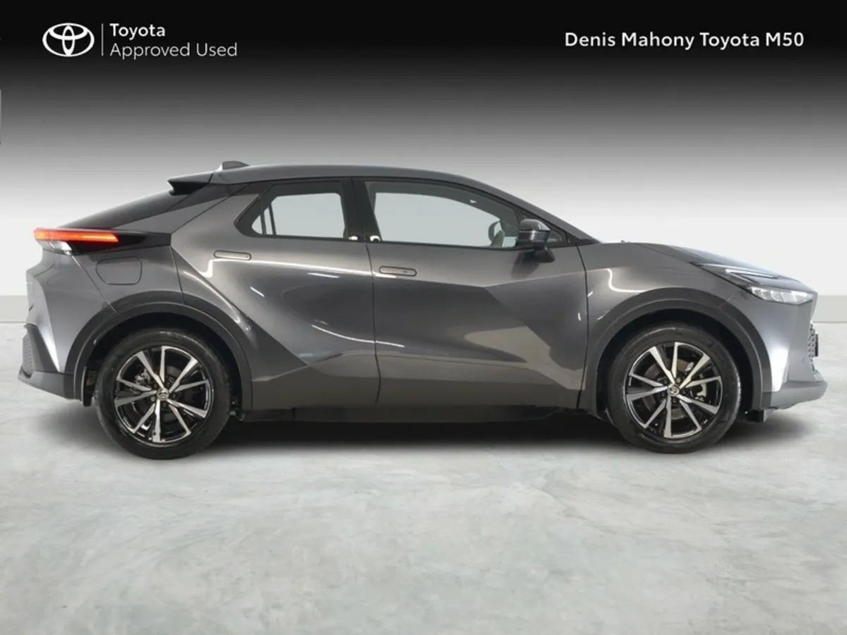 Toyota C-HR Plug-In Hybrid Sport - Image 3