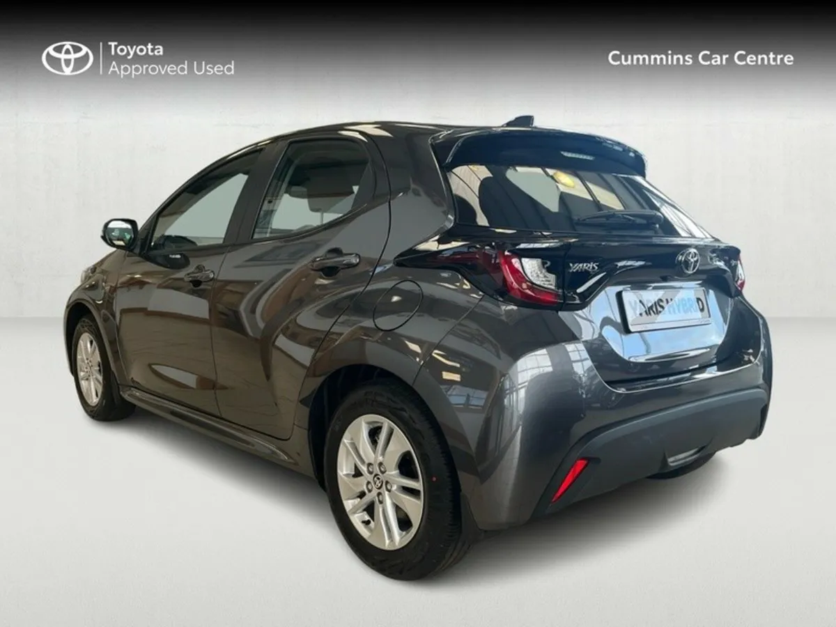 Toyota Yaris YARIS HYBRID 1.5 LUNA - Image 4