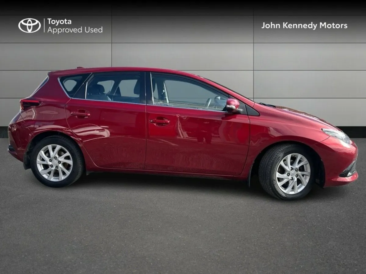 Toyota Auris 1.2 LUNA AUTO 5DR - Image 3