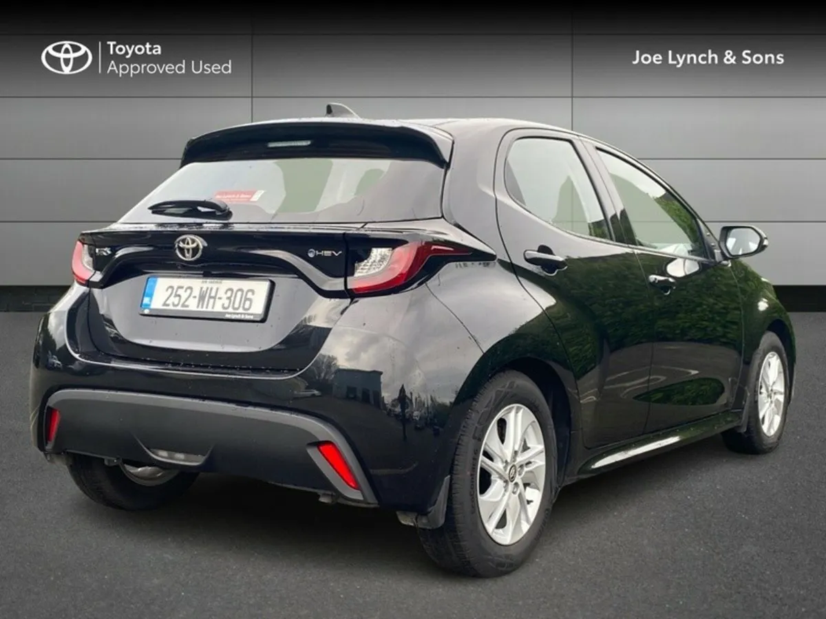 Toyota Yaris YARIS HYBRID 1.5 LUNA - Image 2