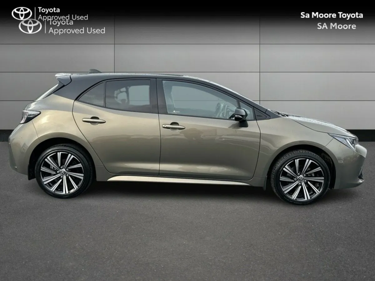 Toyota Corolla LUNA SPORT HATCHBACK - Image 3