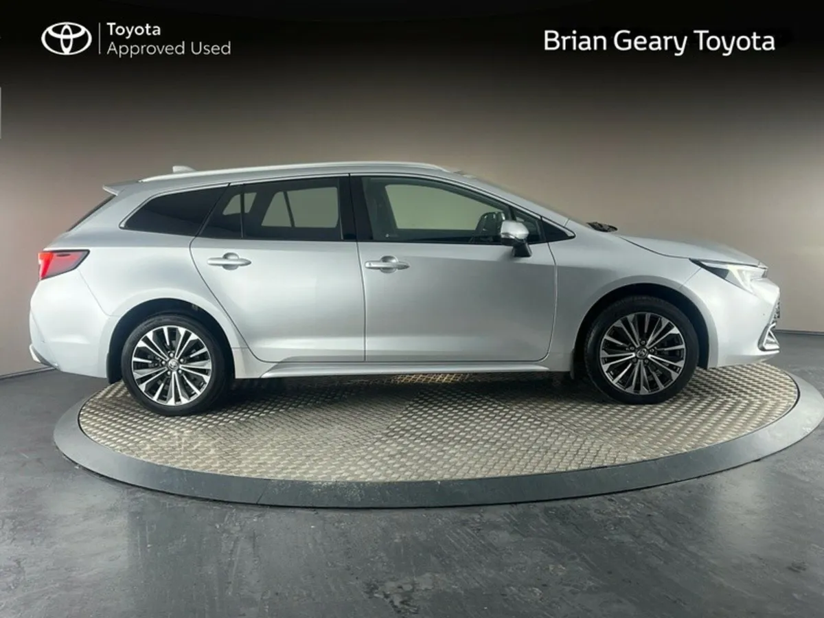 Toyota Corolla HYBRID SOL Touring Sport - Image 3