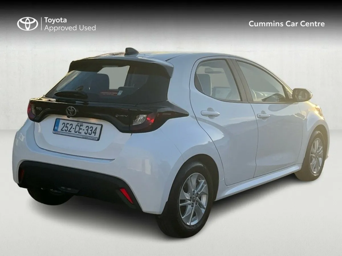Toyota Yaris YARIS HYBRID 1.5 LUNA - Image 2