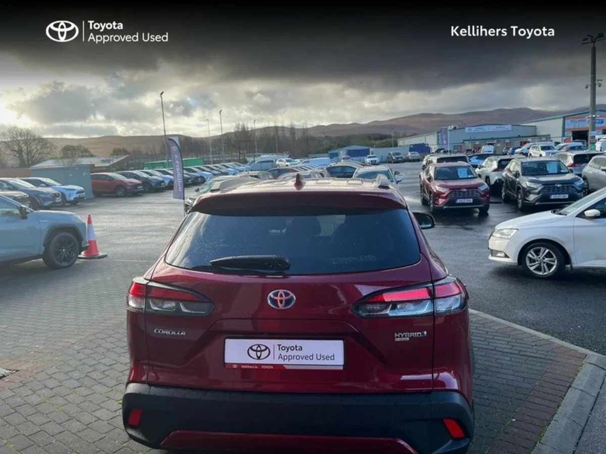 Toyota Corolla Cross Hybrid Sport with Leather - Image 4