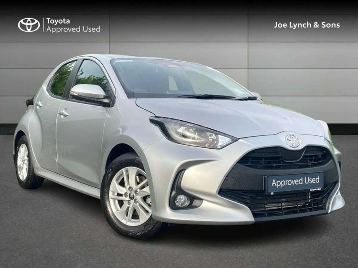 Toyota Yaris YARIS HYBRID 1.5 LUNA - Image 1
