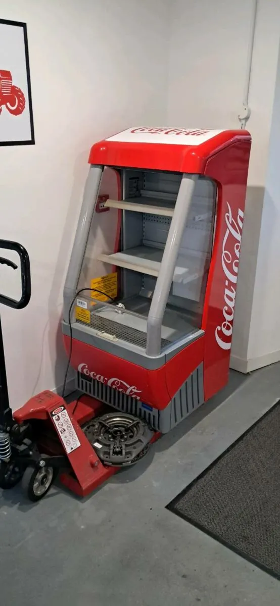 Coke fridge - Image 1