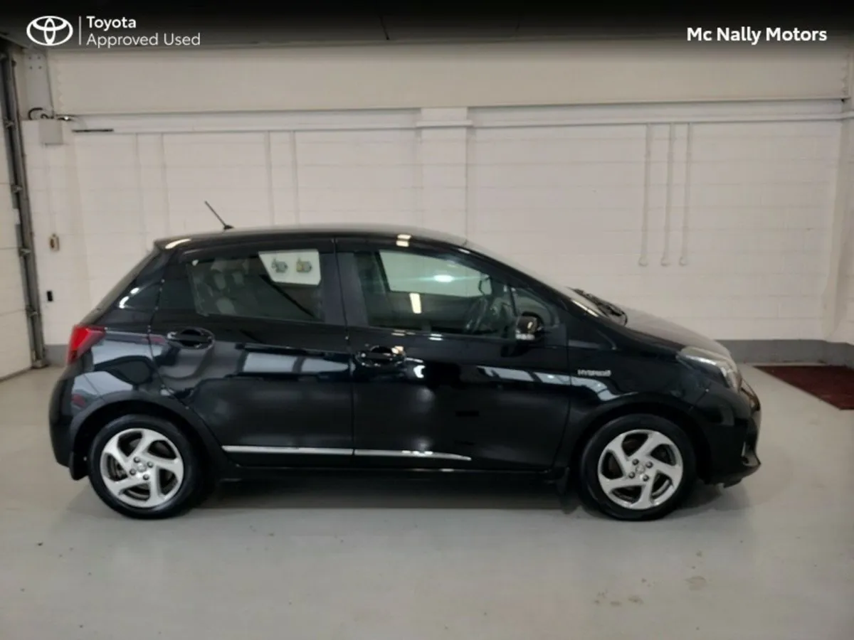 Toyota Yaris HYBRID LUXURY MC LOW KMS - Image 4