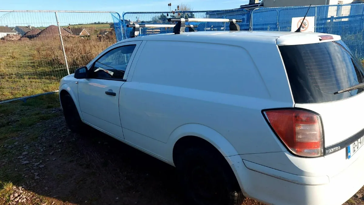 Vauxhall Astra 2012 - Image 1