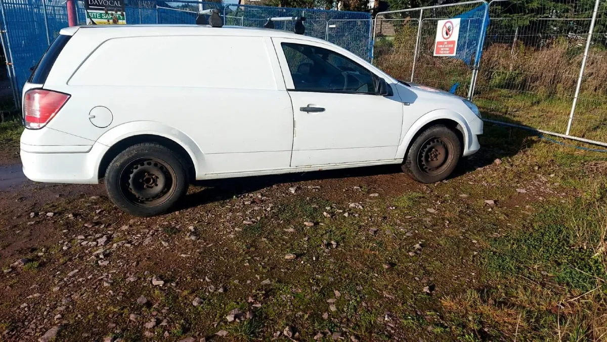 Vauxhall Astra 2012 - Image 2