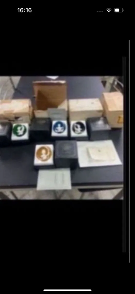 4 pinches baccarat commemorative paperweights - Image 1