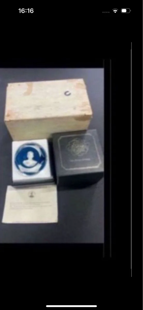 4 pinches baccarat commemorative paperweights - Image 2