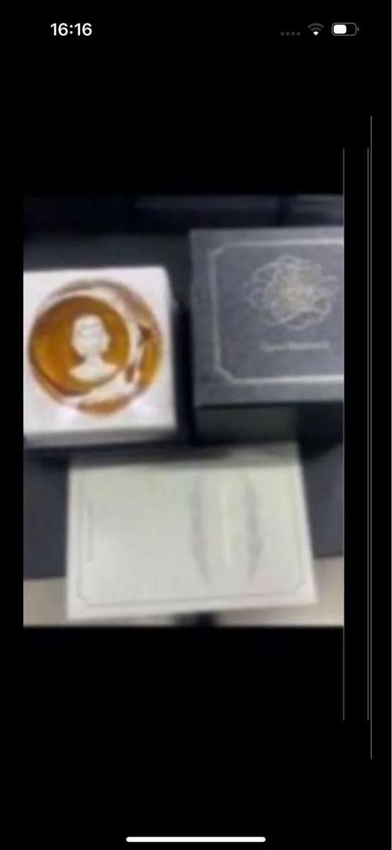 4 pinches baccarat commemorative paperweights - Image 4