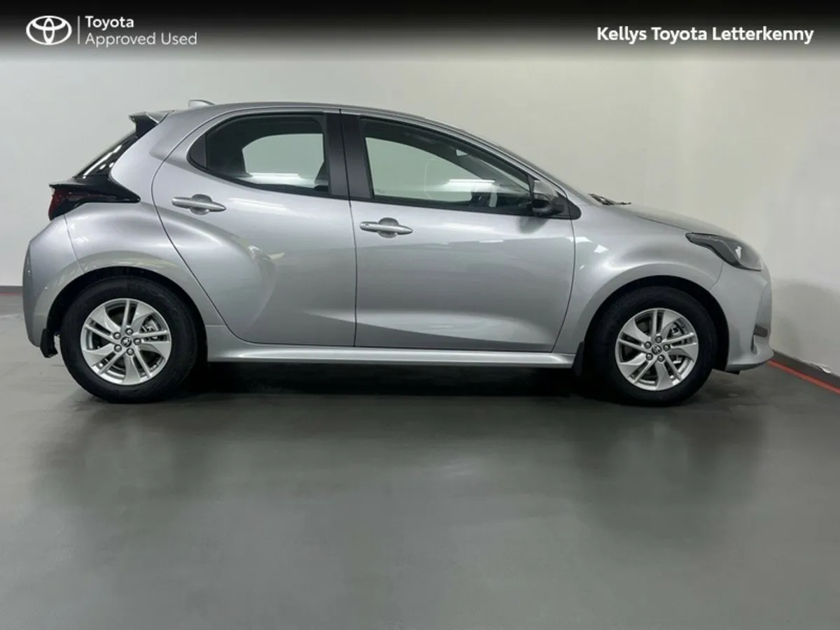 Toyota Yaris YARIS HYBRID 1.5 LUNA #139 LUNA MODEL - Image 3