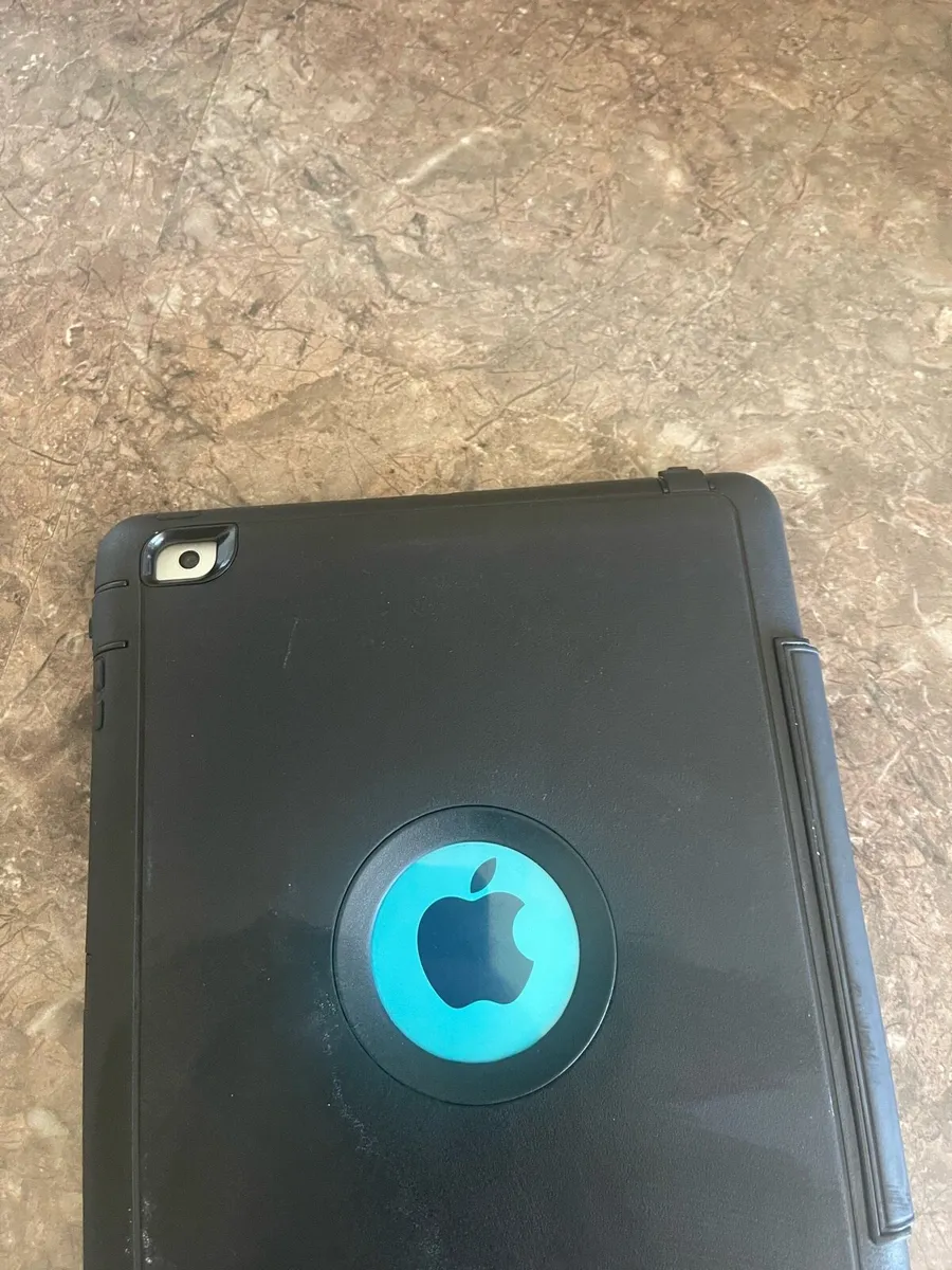 iPad 4th generation - Image 2