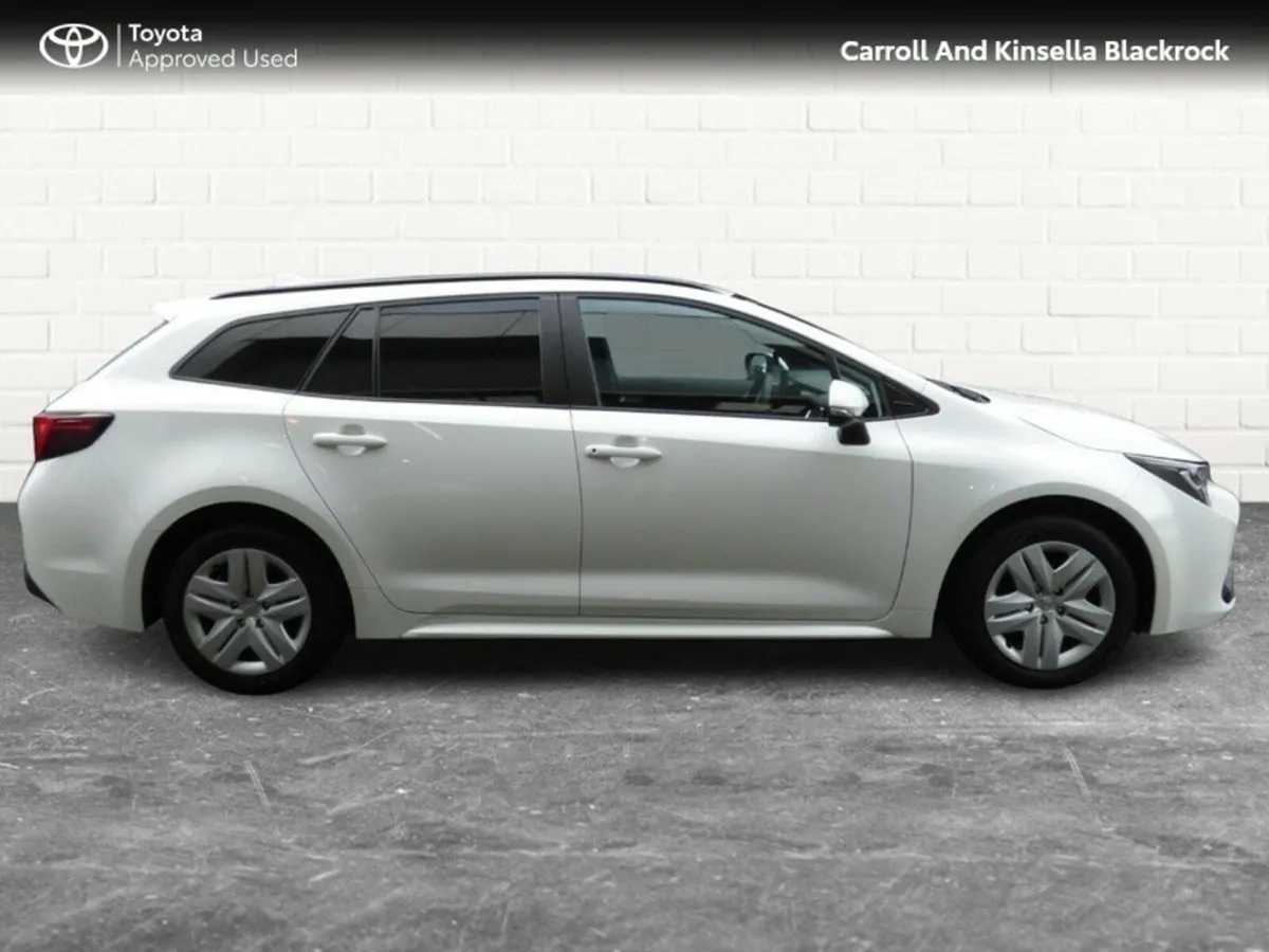 Toyota Corolla Hybrid Van - Image 3