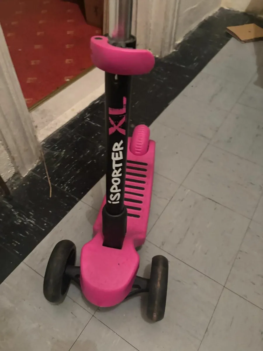 2 kids scooters - Image 1