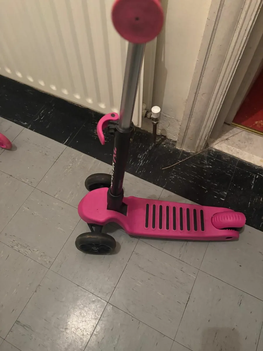 2 kids scooters - Image 3