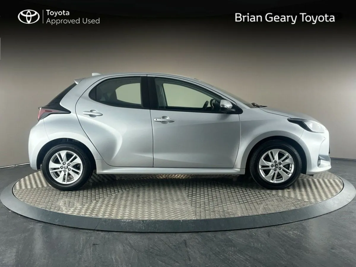 Toyota Yaris 1.0 LUNA - Image 3