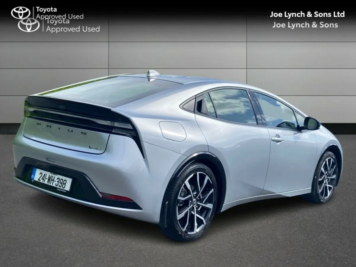 Toyota Prius PRIUS PLUG-IN HYBRID - Image 2