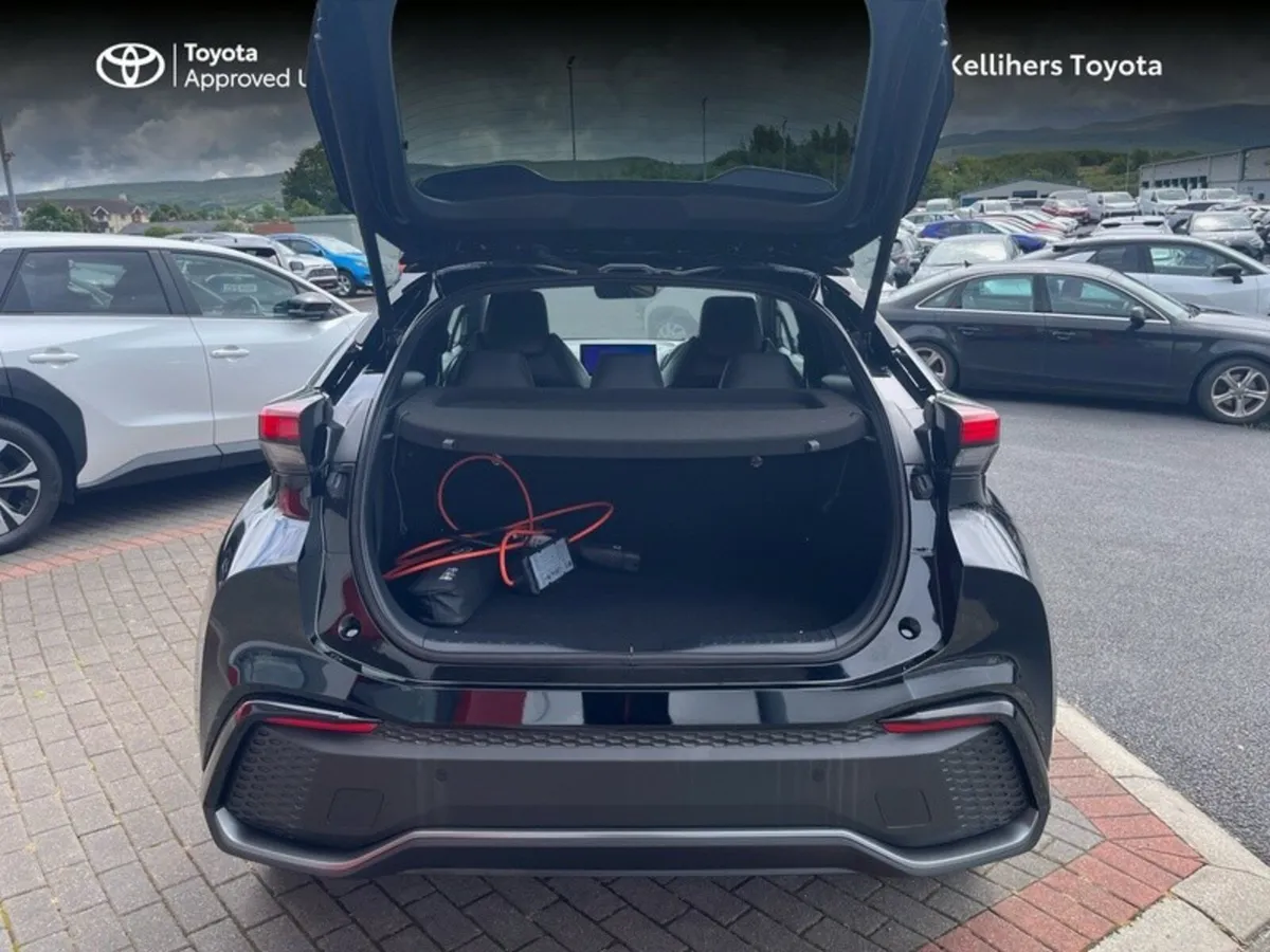 Toyota C-HR C-HR PHEV GRS PREMIERE - Image 4