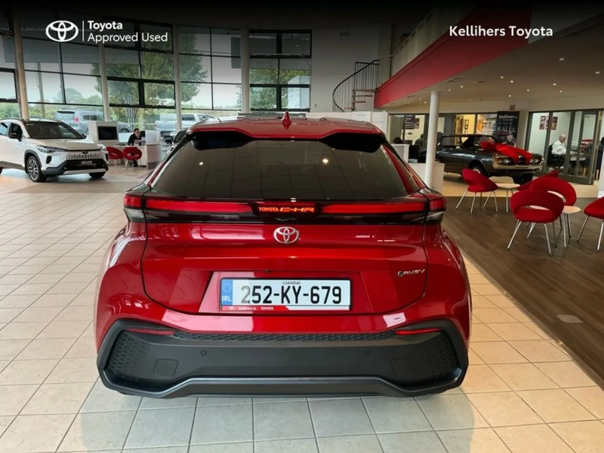 Toyota C-HR PHEV SPORT - Image 4
