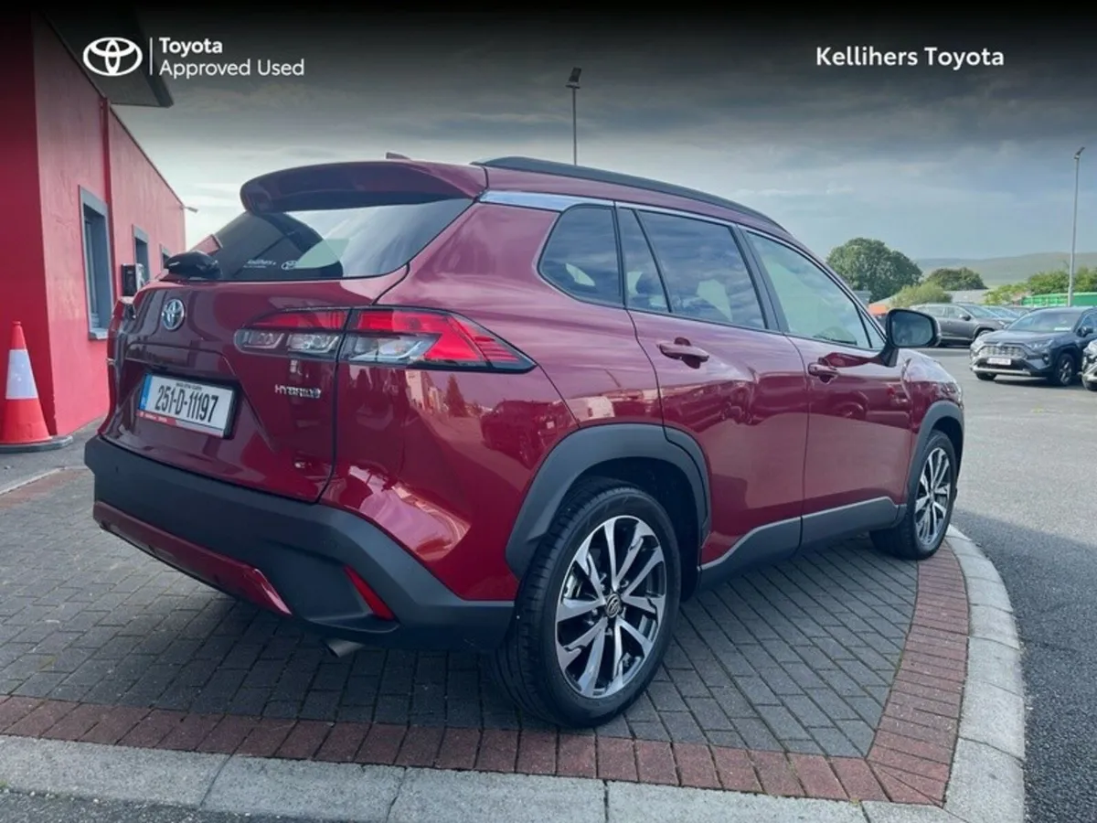 Toyota Corolla Cross HYBRID ELECTRIC SOL 2.0 - Image 2