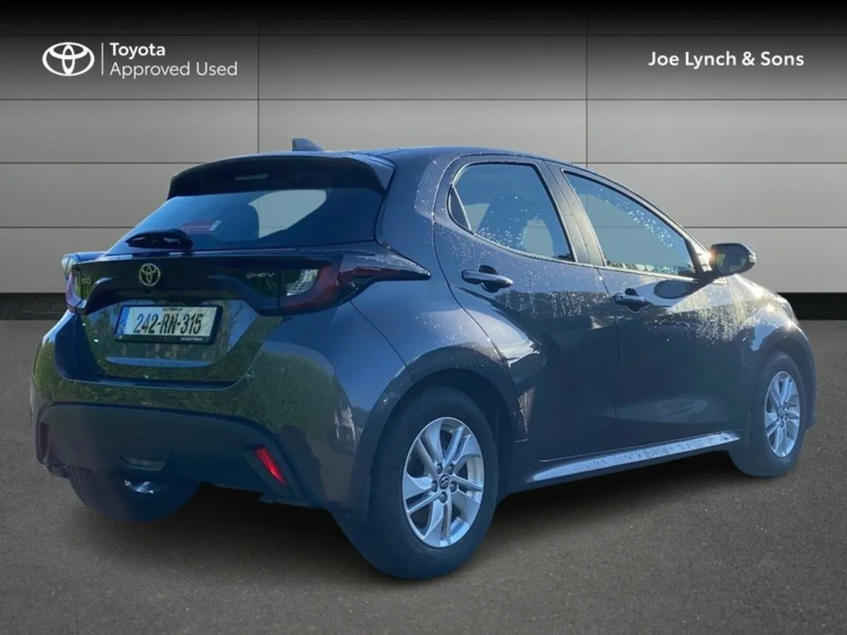 Toyota Yaris HYBRID 115 LUNA - Image 2