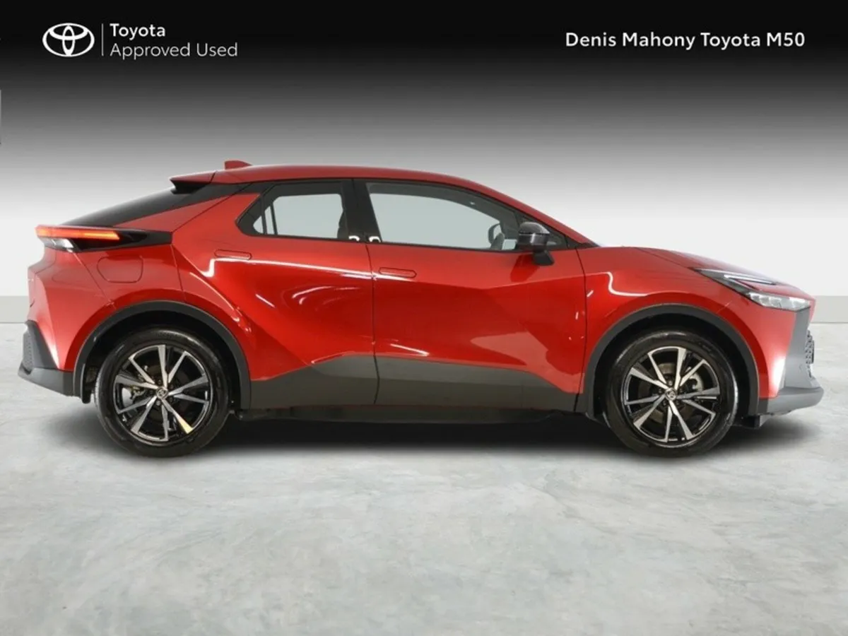 Toyota C-HR Plug-In Hybrid Sport - Image 3
