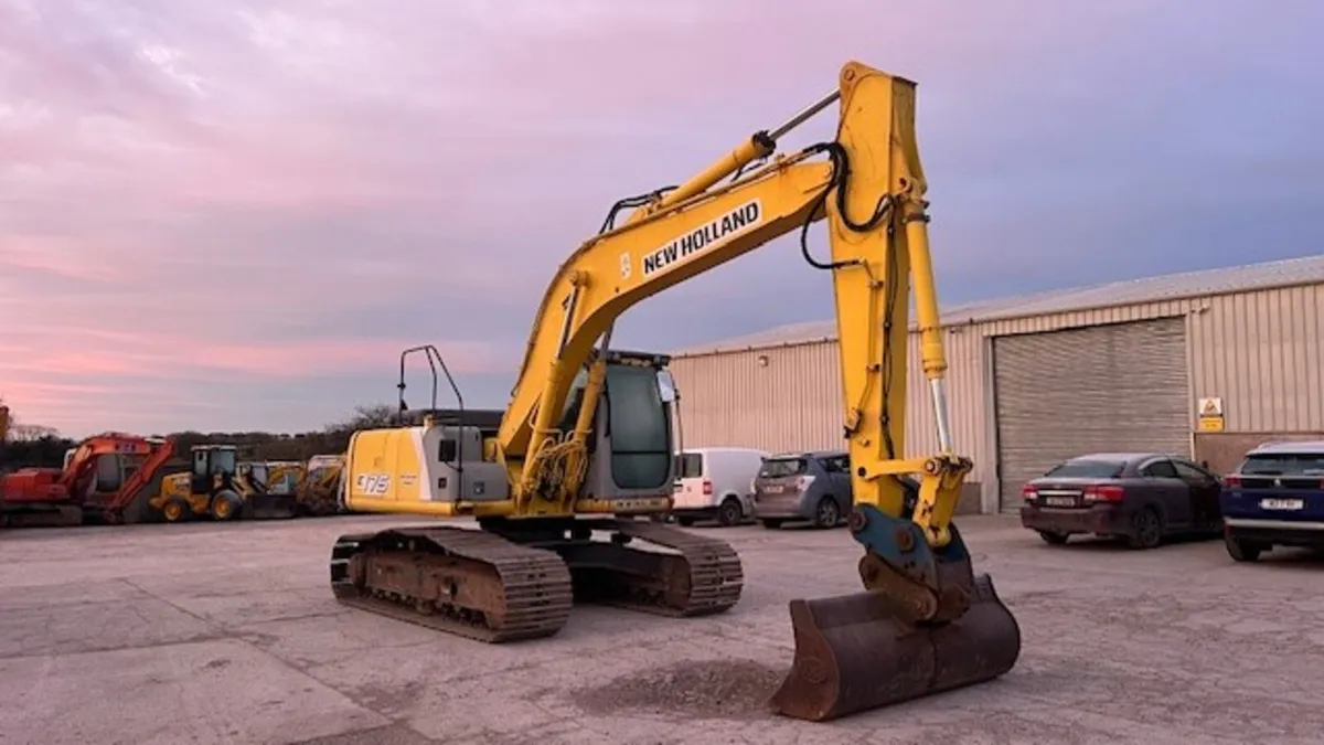 2006 New Holland Kobelco  E 175 - Image 4