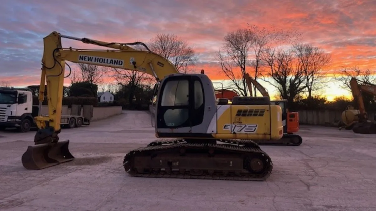 2006 New Holland Kobelco  E 175 - Image 1