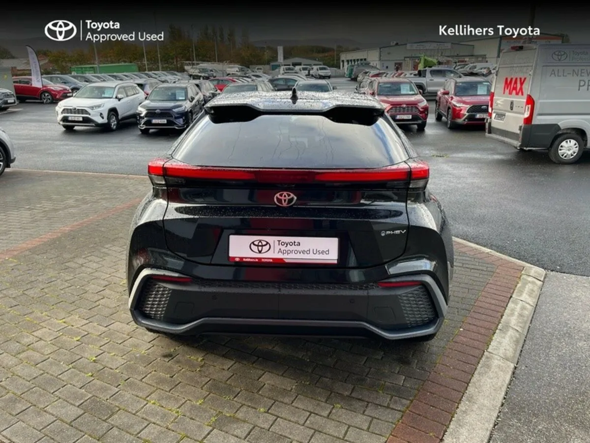 Toyota C-HR C-HR PHEV SPORT - Image 4