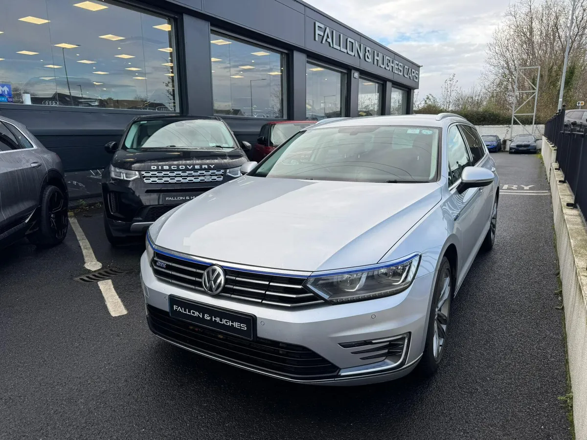 VOLKSWAGEN PASSAT 1.4 TSI GTE 5DR AUTO - Image 1