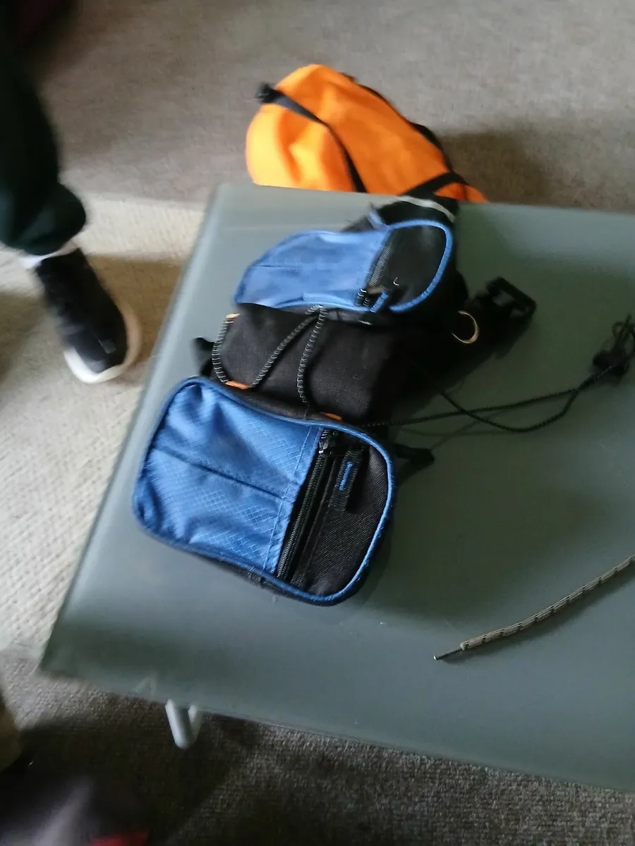 Size 8 boots and fishing waders with waist storage - Image 4