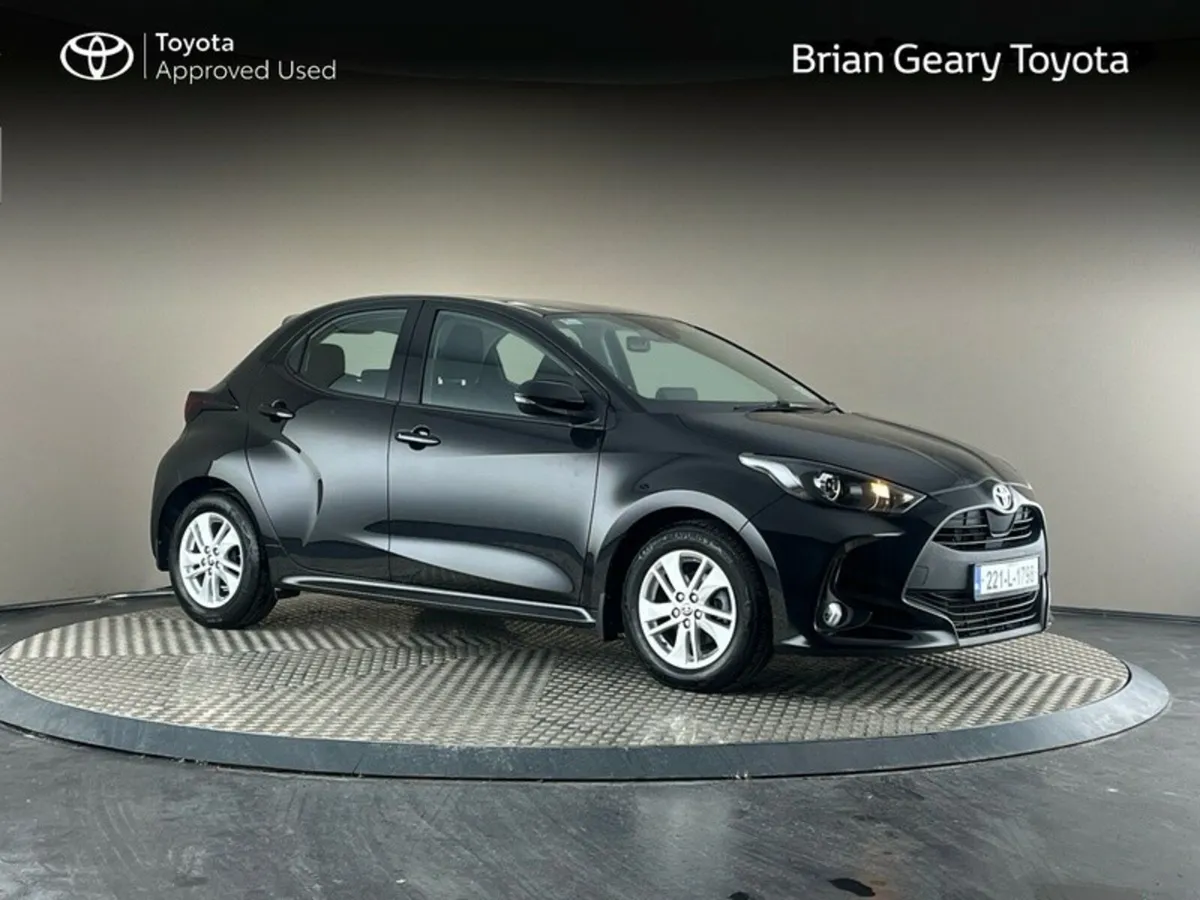 Toyota Yaris 1.0 LUNA - Image 1