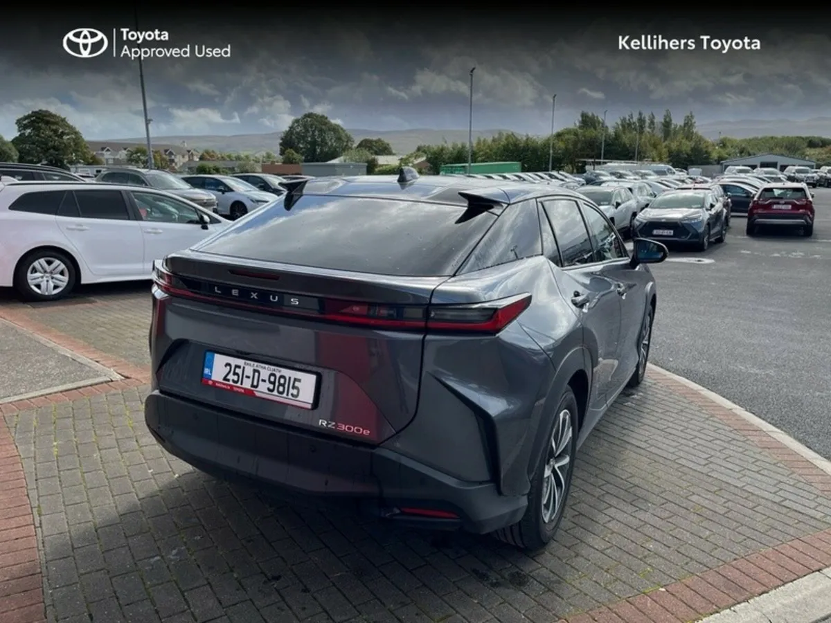 Lexus RZ RZ300E EXECUTIVE - Image 2