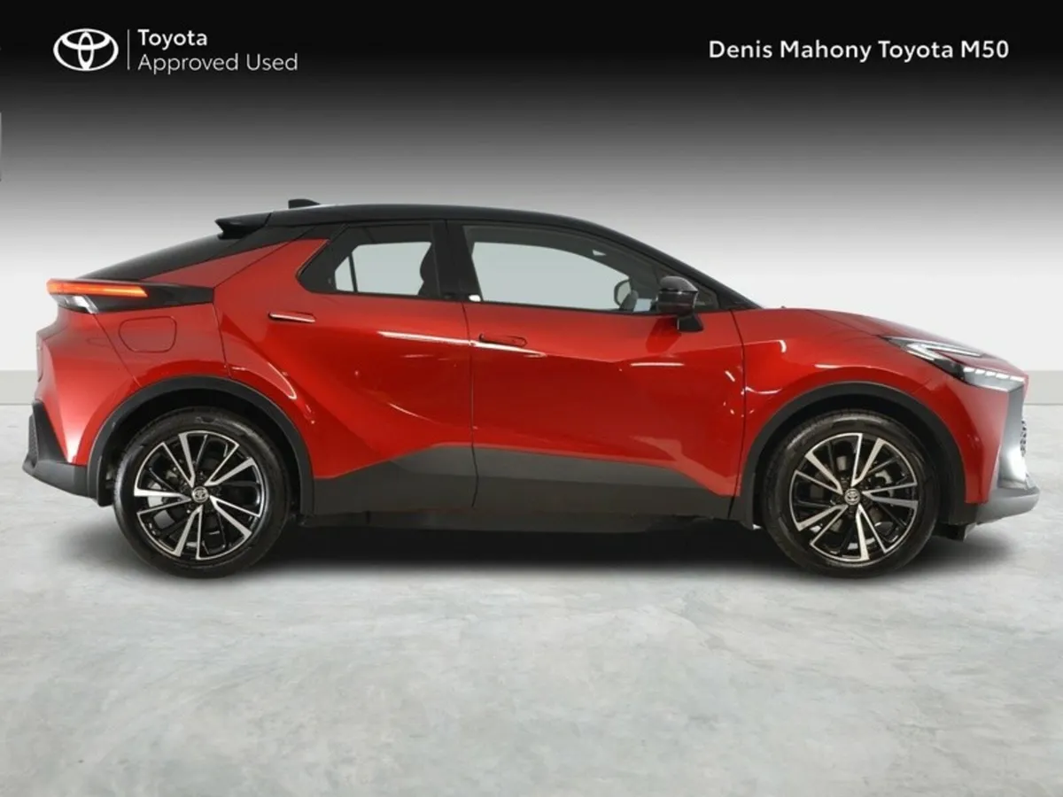 Toyota C-HR SOL Plugin Hybrid - Image 3