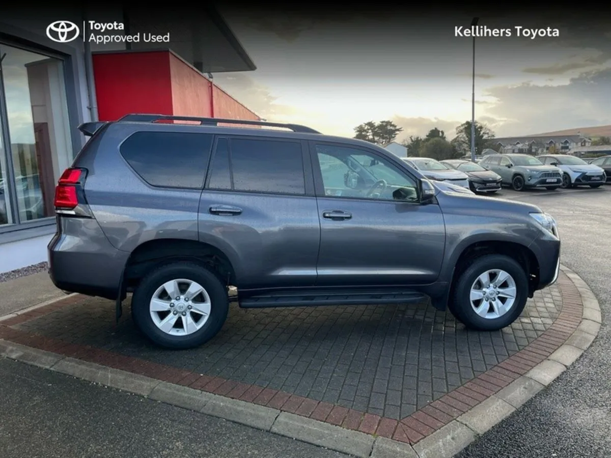 Toyota Land Cruiser LWB COMM A/T - Image 3