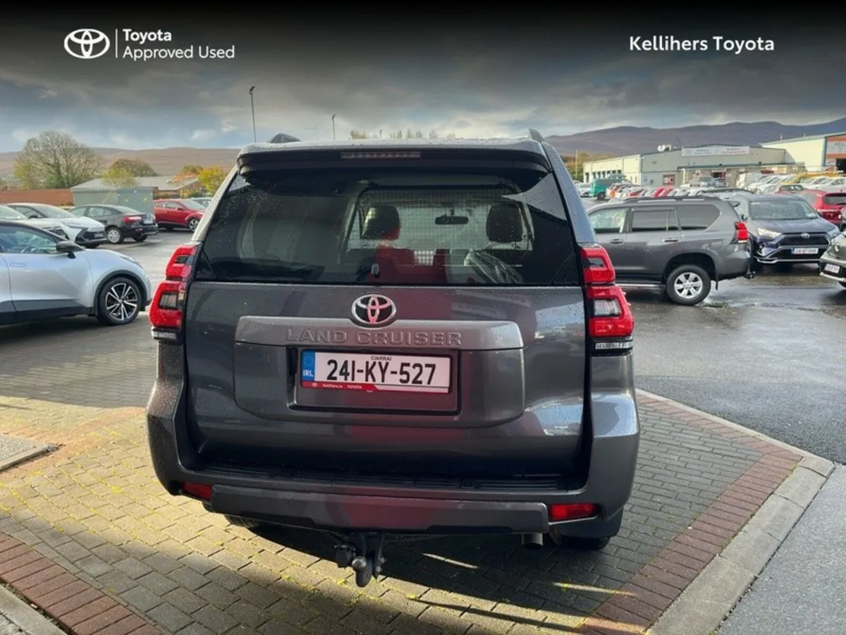 Toyota Land Cruiser LWB COMM A/T - Image 4