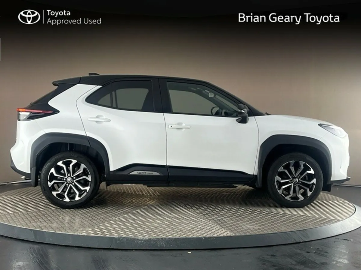 Toyota Yaris Cross HYBRID LUNA SPORT - Image 3