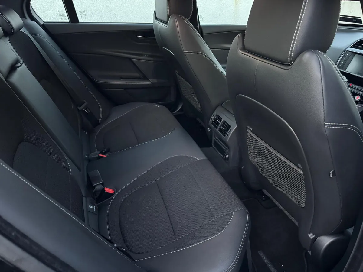 JAGUAR XE 2.0 D R-SPORT 4DR AUTO // LOW KMS - Image 4