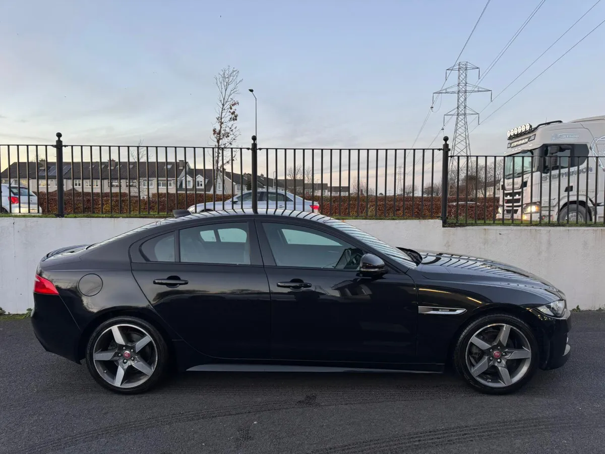 JAGUAR XE 2.0 D R-SPORT 4DR AUTO // LOW KMS - Image 3