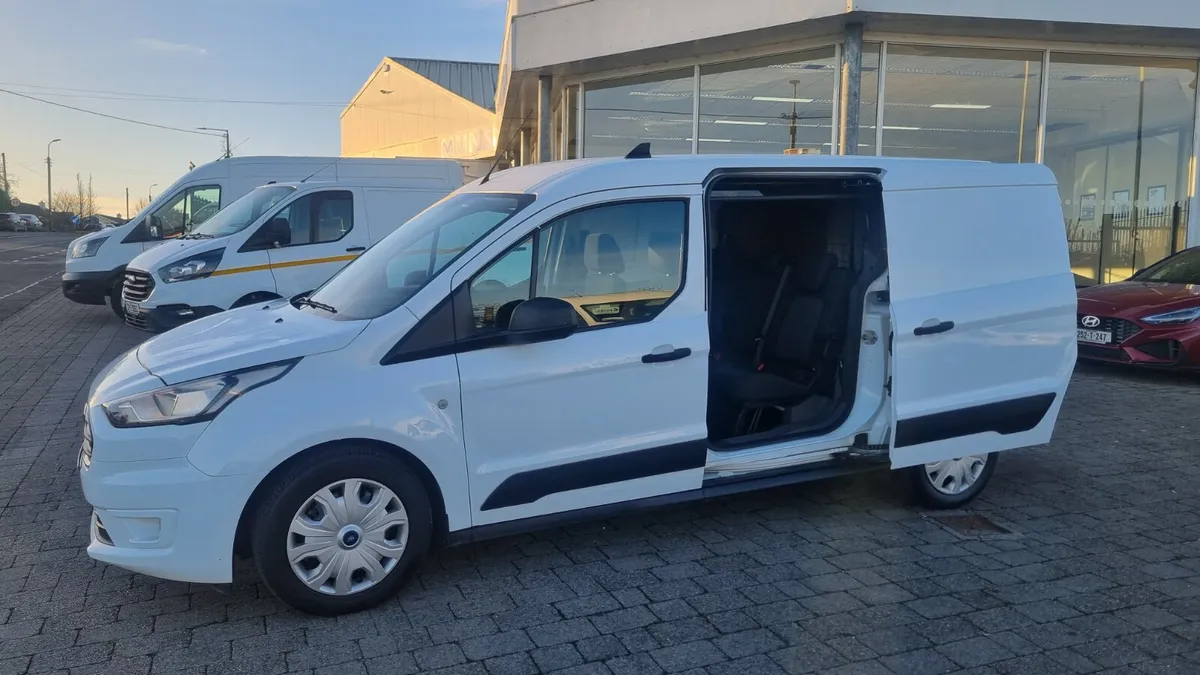 212 FORD CONNECT LWB TREND SPEC 5 SEAT CREWCAB VAN - Image 2